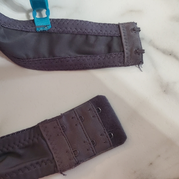 Gray Bra with Teal Lace Trim size 38C - Picture 9 of 16